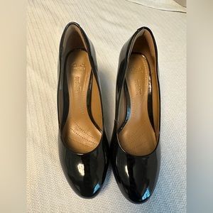 New out of box Clark’s black leather patent heels